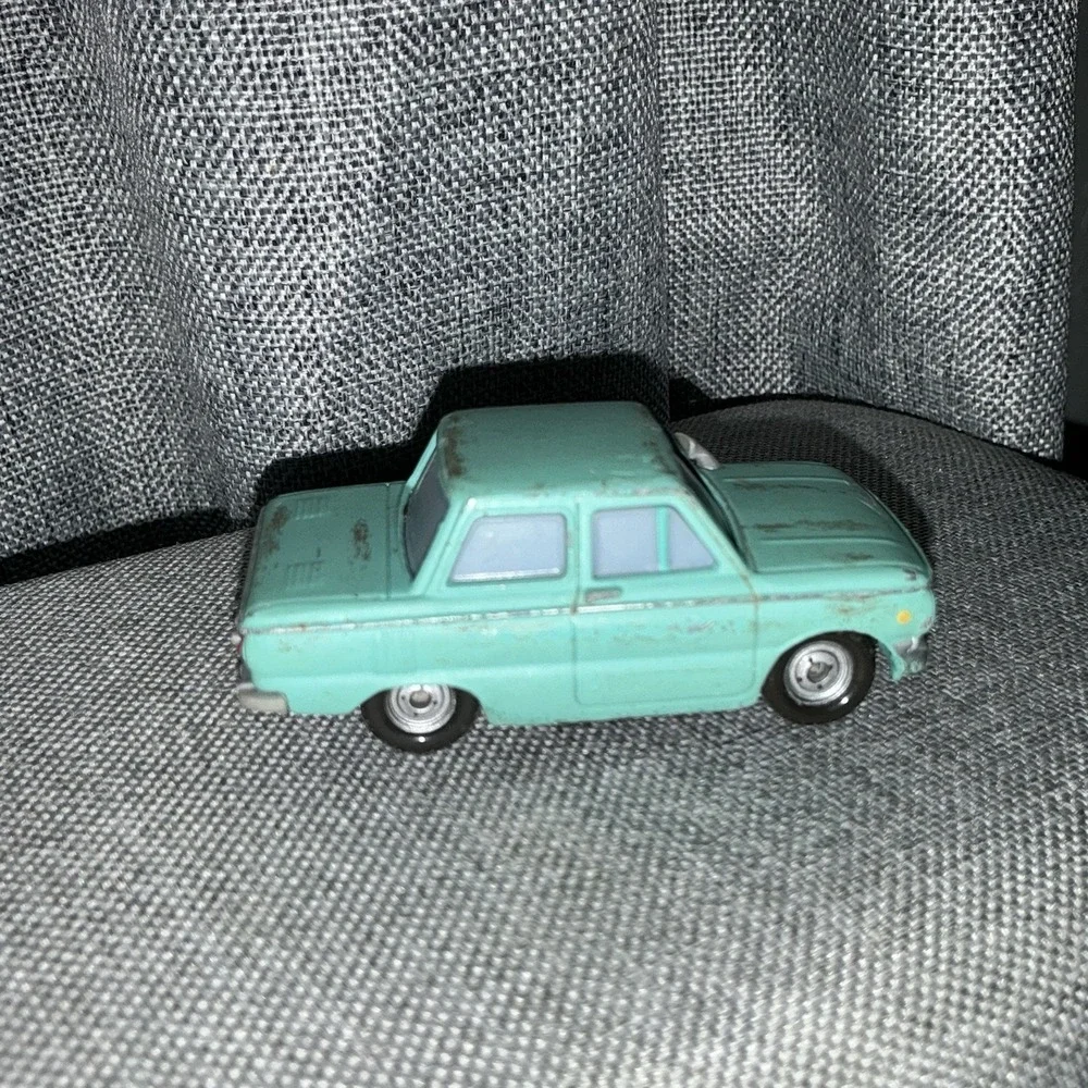 Disney Pixar Cars 2 Petrov Trunkov Original 1:55 Diecast V2816 Blue